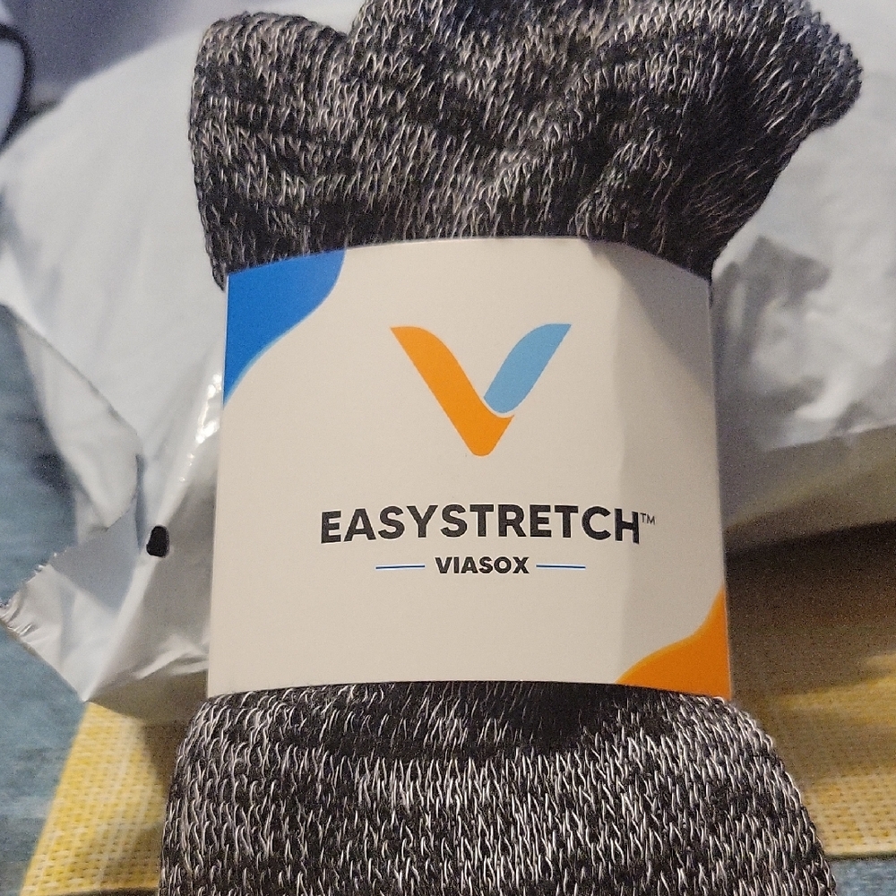 Viasox Easy Stretch Gray /Black Print Knee High Socks